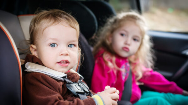 Come viaggiare in macchina con i bambini: idee e trucchi per un viaggio senza stress
