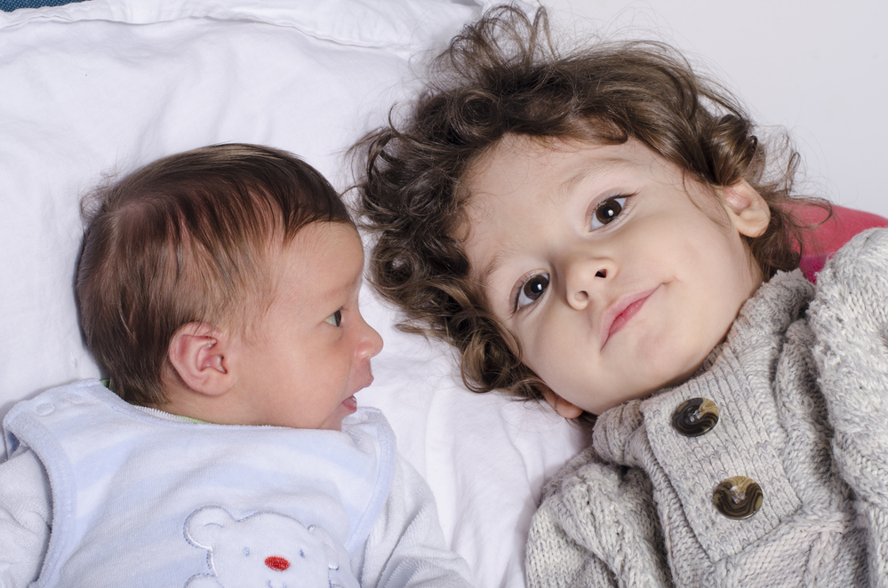 Gli equilibri familiari con l'arrivo di un fratellino/sorellina: affrontare la gelosia del primogenito