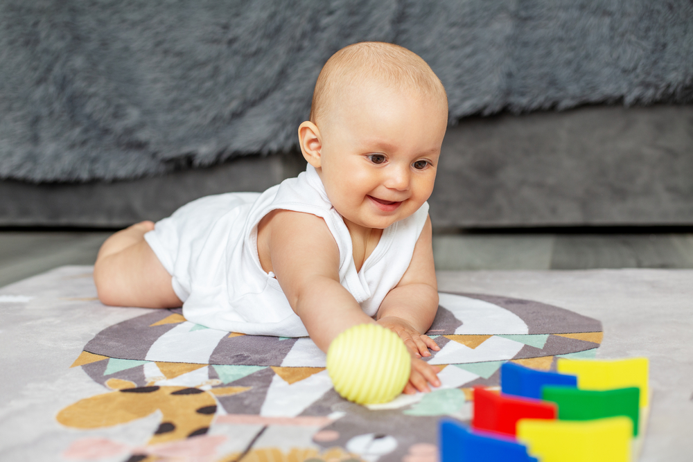 Tummy time e gli esercizi per stimolare lo sviluppo del neonato