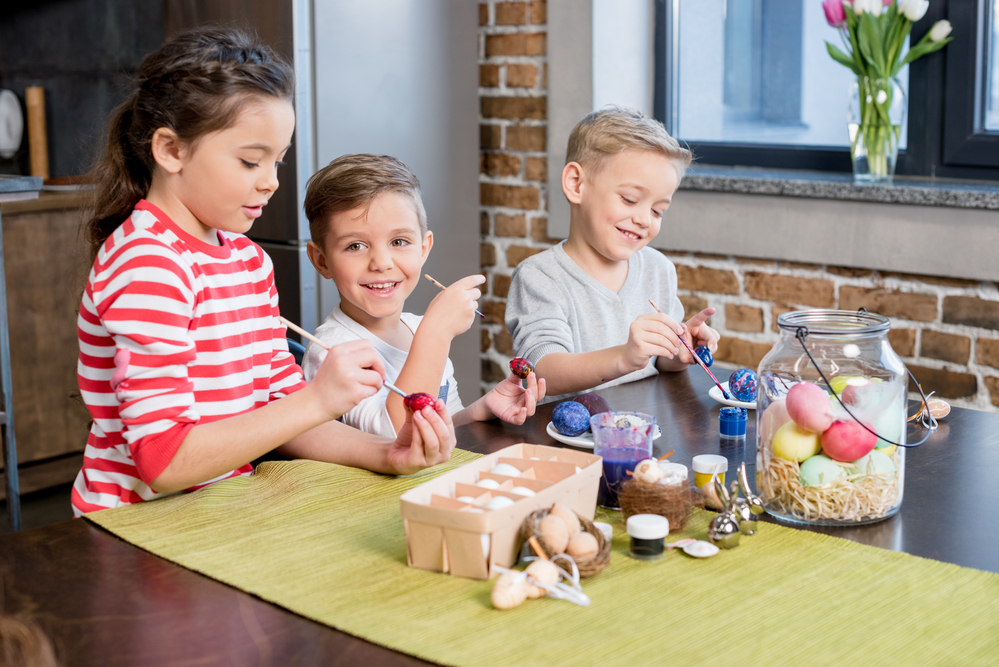 Pasqua sotto la pioggia: idee per divertirsi con i bambini anche se il tempo non è dei migliori