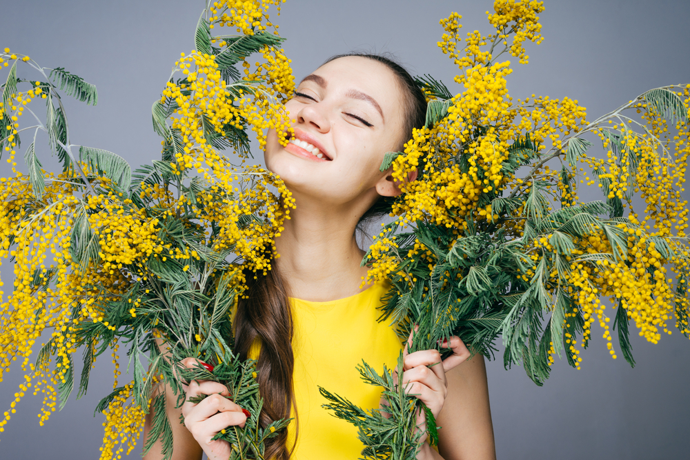 Celebrando l'8 Marzo: la mimosa e il significato profondo dietro la Giornata Internazionale della Donna