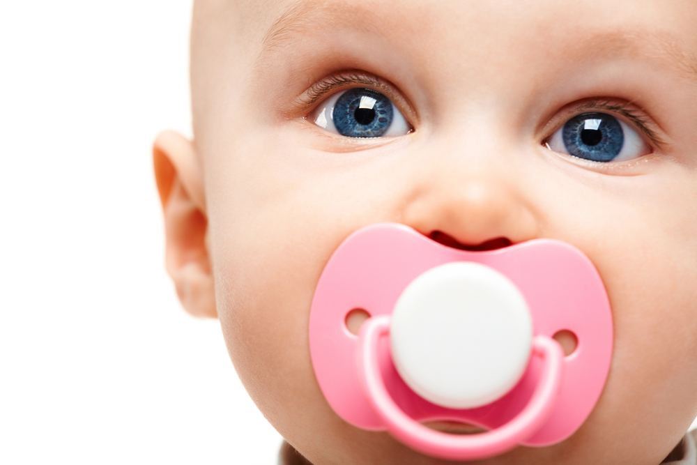 Uso del ciuccio nel neonato: consigli e dubbi