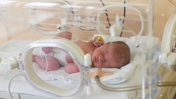 Neonati prematuri: rischi, complicazioni e prospettive di cura