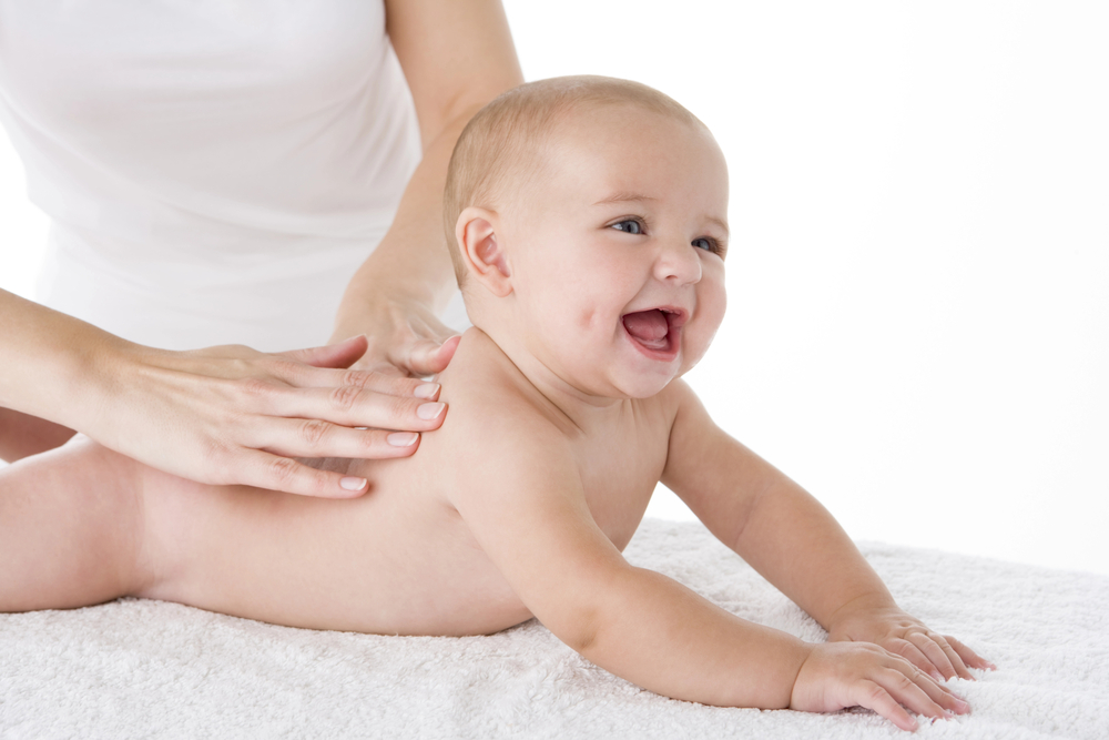 Massaggio neonatale: un tocco magico per il benessere del neonato