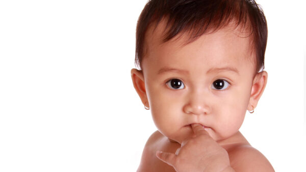 Quando fare i buchi alle orecchie a neonati e bambini