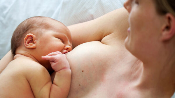 Come attaccare correttamente il neonato al seno