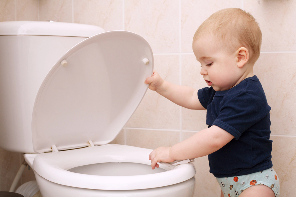 Come insegnare ai bambini ad utilizzare i bagni pubblici