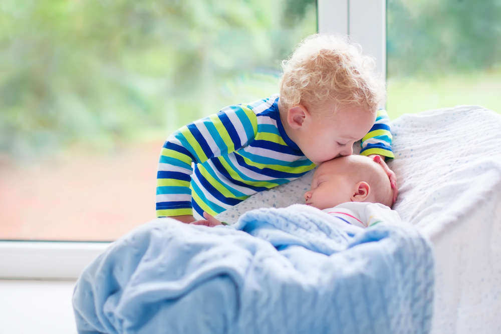 L'arrivo di un fratellino o sorellina: come spiegare ai bambini la nuova dinamica familiare