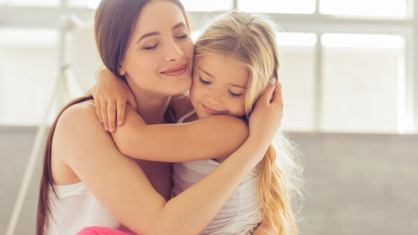 L’attaccamento materno nei bambini: come favorire l’indipendenza senza stress